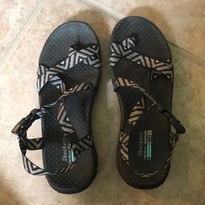 Skechers “chacos”